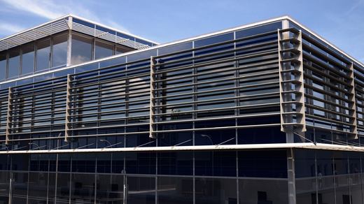w16_Biurowiec_z_refleksolami.jpg